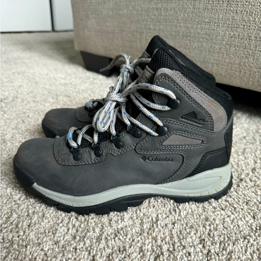Columbia Women's Newton Ridge Lightweight Waterproof Shoe Hiking Boot